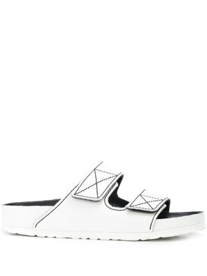 Proenza Schouler sandales Arizona Narrow Proenza Shouler x Birkenstock - Blanc