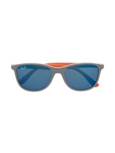 RAY-BAN JUNIOR lunettes de soleil carrées à logo gravé - Gris