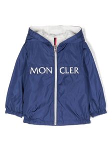 Moncler Enfant imperméable à logo imprimé - Bleu