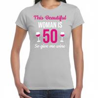 Verjaardag cadeau t-shirt - this beautiful woman is 50 - give wine - grijs - dames