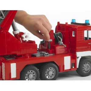 BRUDER MAN Fire engine with selwing ladder speelgoedvoertuig