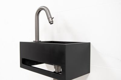 Saniclear Bali fonteinset links met mat zwarte fontein en gebogen kraan in verouderd ijzer - gunmetal Saniclear Bali fonteinset links met mat zwarte fontein en gebogen kraan in verouderd ijzer - gunmetal