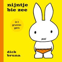 nijntje bie zee in t Grunnegers (Hardback)