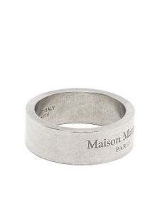 Maison Margiela logo-engraved band ring - Argent