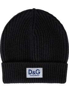 Dolce & Gabbana bonnet en maille nervurée à patch logo - Noir