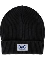 Dolce & Gabbana bonnet en maille nervurée à patch logo - Noir