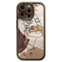 iPhone 15 Pro Max bruine case - Abstract gezicht bruin
