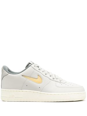 Nike baskets à détail logo - Gris