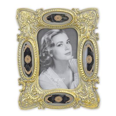 A RESIN PHOTO FRAME