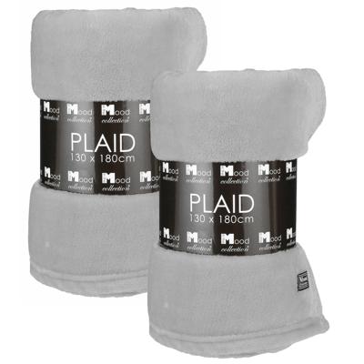 Fleece deken - 2x - lichtgrijs - 130 x 180 cm - polyester - fleeceplaid Fleece deken - 2x - lichtgrijs - 130 x 180 cm - polyester - fleeceplaid