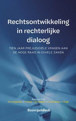 Rechtsontwikkeling in rechterlijke dialoog (Hardback)