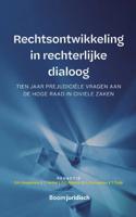 Rechtsontwikkeling in rechterlijke dialoog (Hardback) Rechtsontwikkeling in rechterlijke dialoog (Hardback)