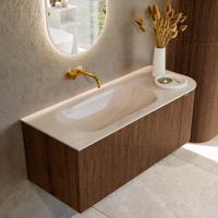 Badmeubel Mondiaz Kurve-Dlux | 115 cm | Meubelkleur Walnut | Wastafelkleur Meli | Solid surface | Wasbak linker zijde spoelbak | Zonder kraangat(en) Badmeubel Mondiaz Kurve-Dlux | 115 cm | Meubelkleur Walnut | Wastafelkleur Meli | Solid surface | Wasbak linker zijde spoelbak | Zonder kraangat(en)