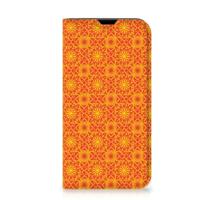 iPhone 13 Mini | Hoesje met Magneet | Batik Oranje