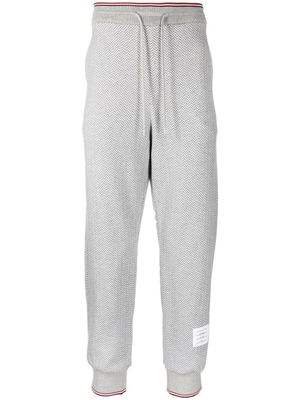Thom Browne pantalon de jogging à motif chevrons - Gris