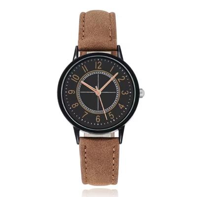 LGT Tijdloos herenhorloge met bruine leren band en zwarte wijzerplaat LGT Tijdloos herenhorloge met bruine leren band en zwarte wijzerplaat