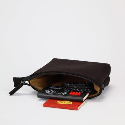 WOOLI Pouch M | black/caramel