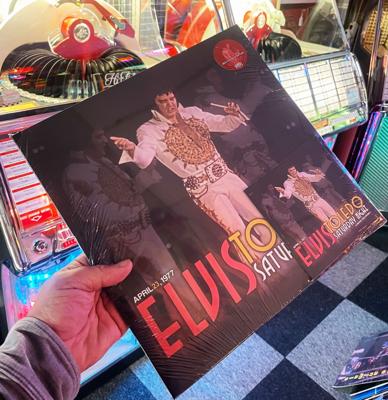 Elvis Presley - Elvis Toledo Saturday Night April 23, 1977 (Rood) LP plus CD - ZEER gelimiteerd 100 stuks