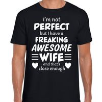 Freaking awesome Wife / vrouw cadeau t-shirt zwart voor heren 2XL  -