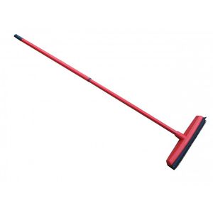 Rubberen bezem/trekker inclusief telescoopsteel 135 cm rood - Bezem