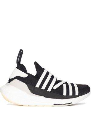 Y-3 baskets Ultraboost 22 à bords rayés - Noir