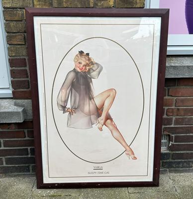 Pin Up Varga Sleepy Time Gal Poster In Lijst