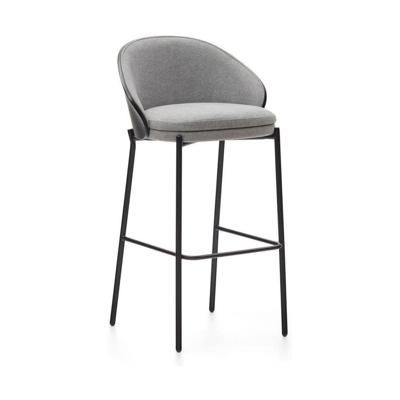 Kave Home Eamy barkruk H77 chenille Lichtgrijs/Zwart