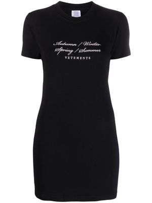 VETEMENTS robe courte à imprimé graphique - Noir