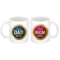 Best Mom en Best Dad mok met rozet - Cadeau beker set voor Papa en Mama