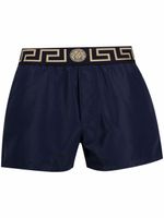 Versace short de bain à détail Greca - Bleu - thumbnail