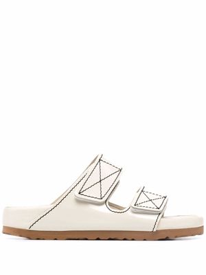 Proenza Schouler x Birkenstock sandales Arizona - Tons neutres
