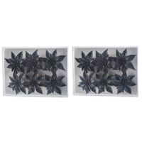 18x Kerstboomversiering donkerblauwe glitter bloemen op clip 8 cm