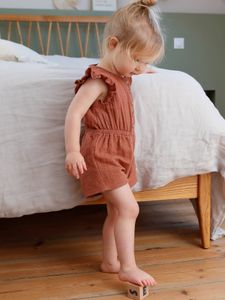 Baby jumpsuit van katoengaas bedrukt terracotta