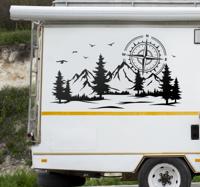 Camper sticker bergachtig landschap en kompas