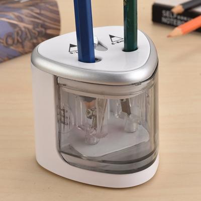 Office School briefpapier batterij geëxploiteerd Dual slots" elektrische gekleurde puntenslijper willekeurige kleur levering"