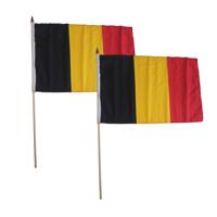 Grote zwaaivlag Belgie - Set van 2x stuks - 30 x 45 cm - polyester - Luxe - Belgie versiering - vlag