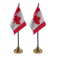 2x stuks Canada tafelvlaggetjes 10 x 15 cm met standaard