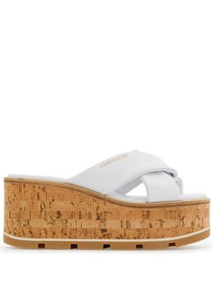 Ferragamo Sandalen met sleehak - Wit