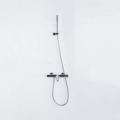 Fortifura Calvi Thermostatische badkraan met staafhanddouche, handdouchehouder en metalen doucheslang chroom SW496810/SW720564/SW720223/SW706202