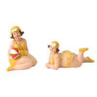 Woonkamer decoratie beeldjes set van 2 dikke dames - geel badpak - 11 cm - Beeldjes