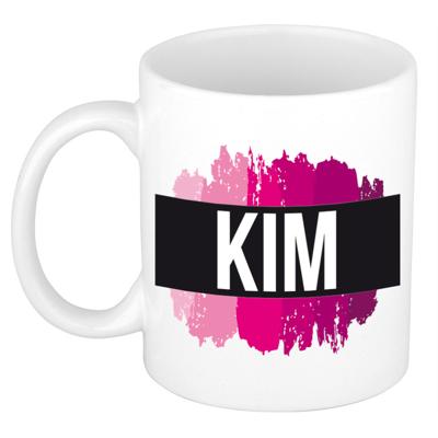 Kim naam cadeau koffie mok - beker - met roze verfstrepen - Cadeau collega - moederdag