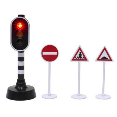 Verkeerslicht met 3 verkeersborden