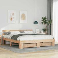 Bedframe met hoofdeinde Bruin 200 x 200 cm Massief grenenhout