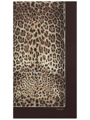 Dolce & Gabbana foulard en soie à imprimé léopard - Marron