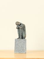 Decoratief beeldje brons look Denkertje knielend, 16 cm