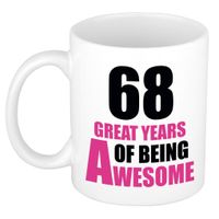 68 great years of being awesome cadeau mok / beker wit en roze - thumbnail