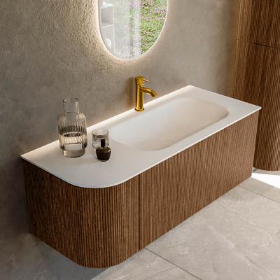 Mondiaz KURVE 115 cm Onderkast Greeploos 1 Lade Met Deuren Walnut, Wastafel Solid Surface Rechts Talc 1 Kraangat Zonder Spiegel (KRVBGS115L1L1D1KR-Wal/Tal)