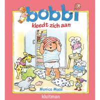 Bobbi kleedt zich aan