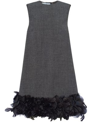 Prada robe courte à détails de plumes - Gris