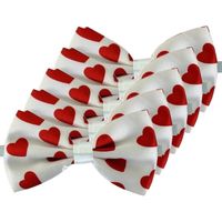 5x Witte vlinderstrikjes met rode hartjes 13 cm voor dames/heren   - - thumbnail